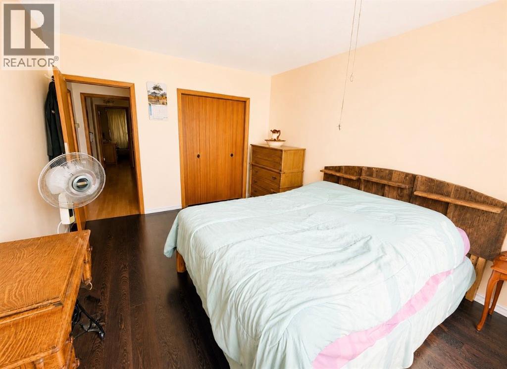 56 1 Street W - Image 34