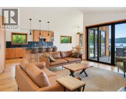 Living room - 479 Montague Park Rd, Galiano Island, BC V0N1P0 Photo 15