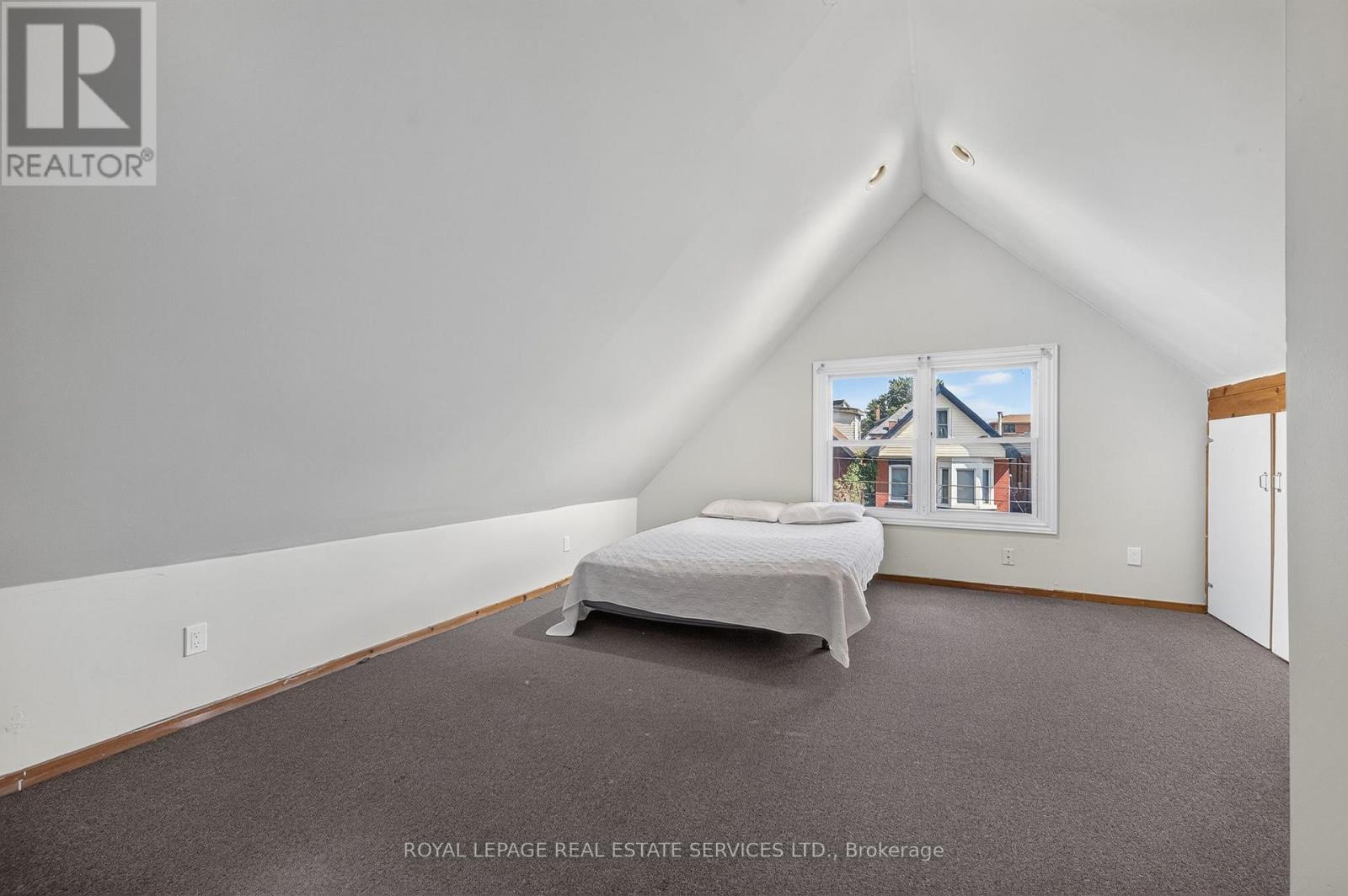 62 ERIE AVENUE - 23