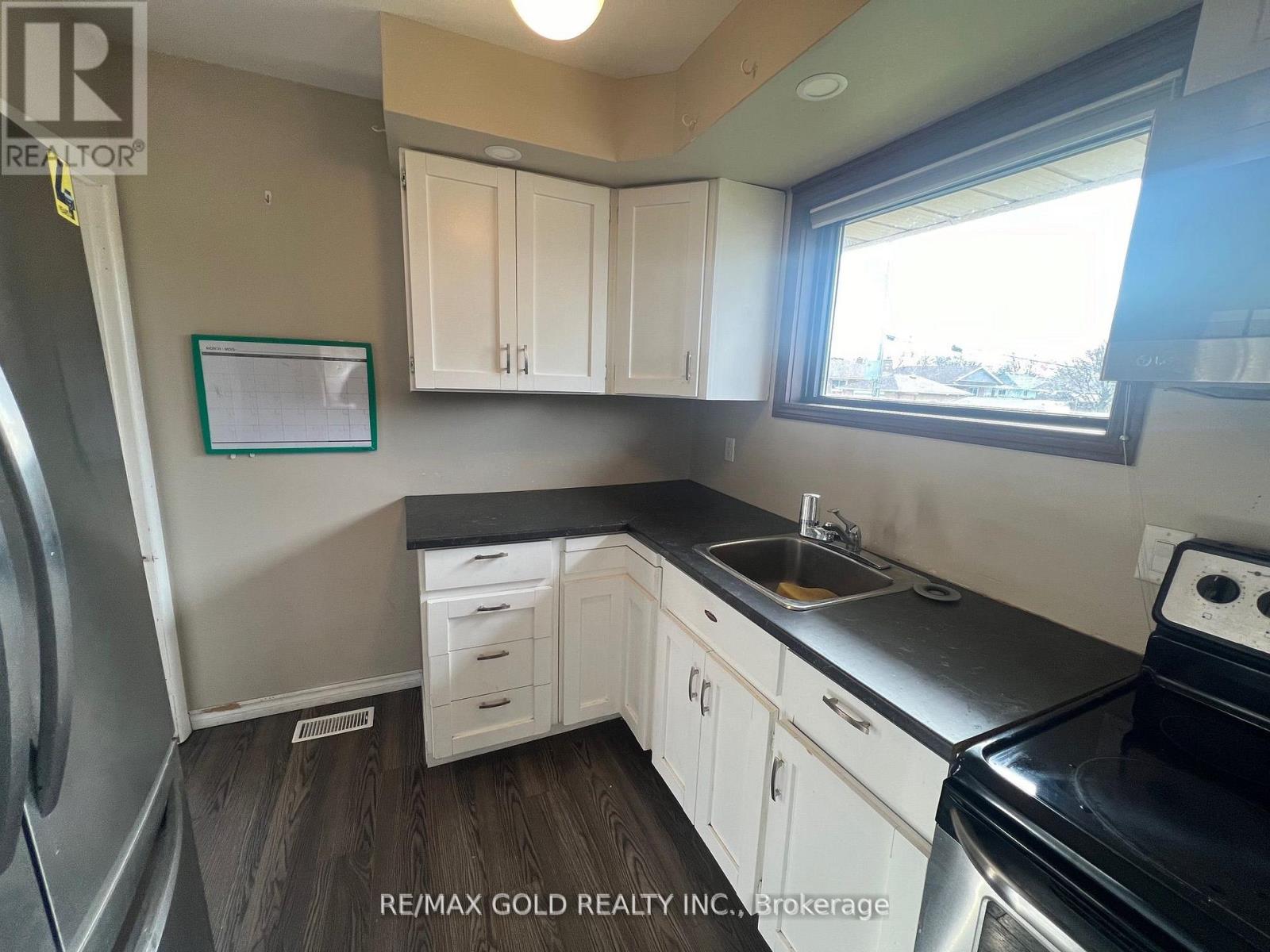 979 WELLINGTON STREET - 10