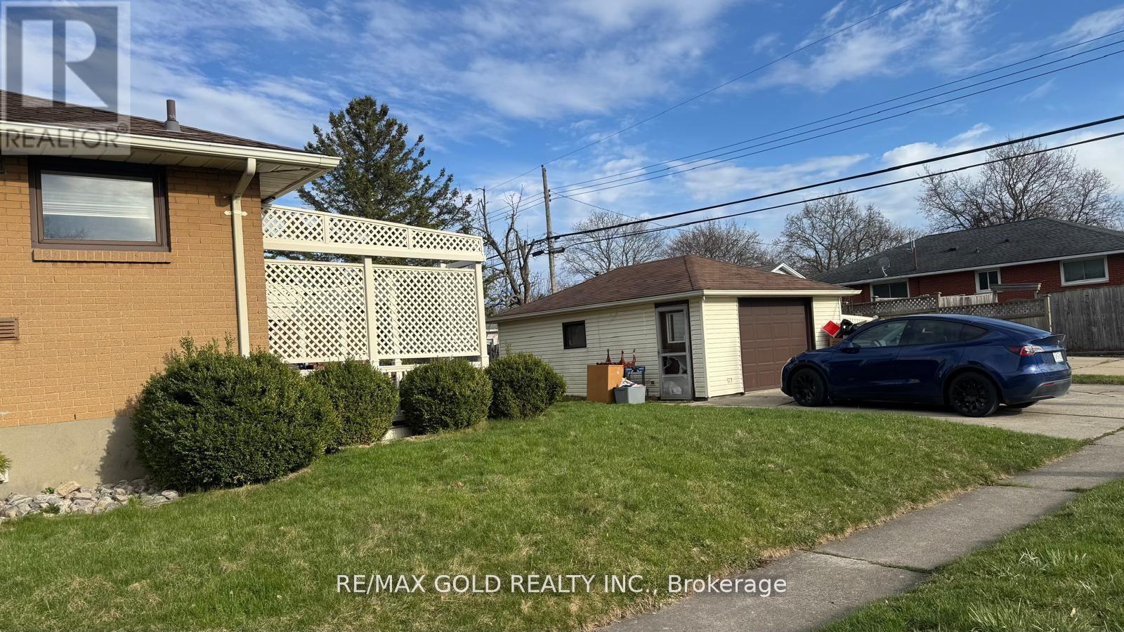 979 WELLINGTON STREET - 20
