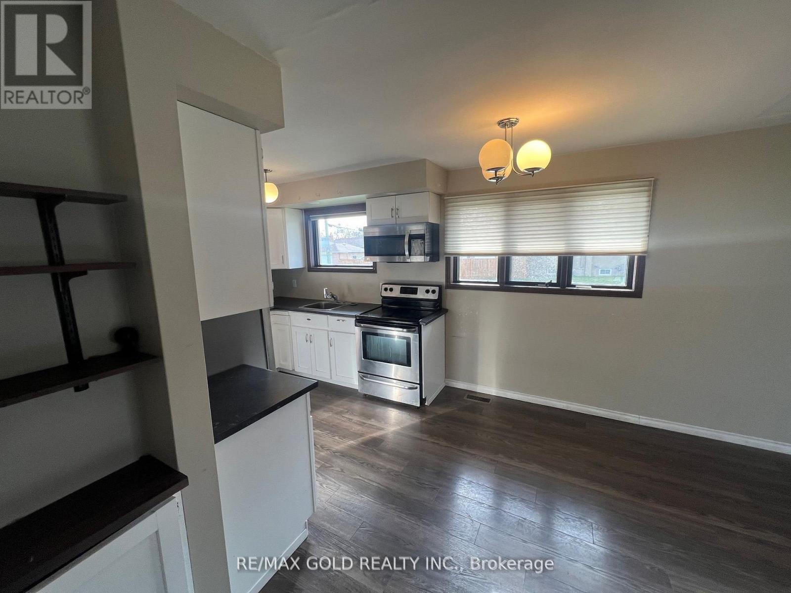 979 WELLINGTON STREET - 9