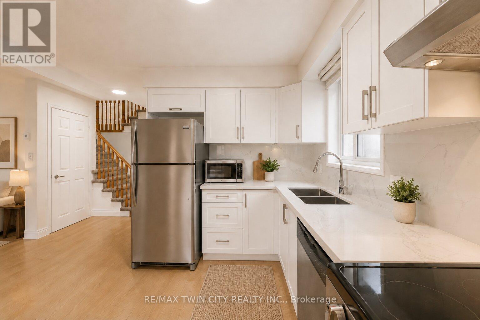 82 BRIDLEWREATH STREET - 9