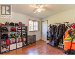 3895 Loop Road, Dysart Et Al, ON K0L1X0 Photo 12
