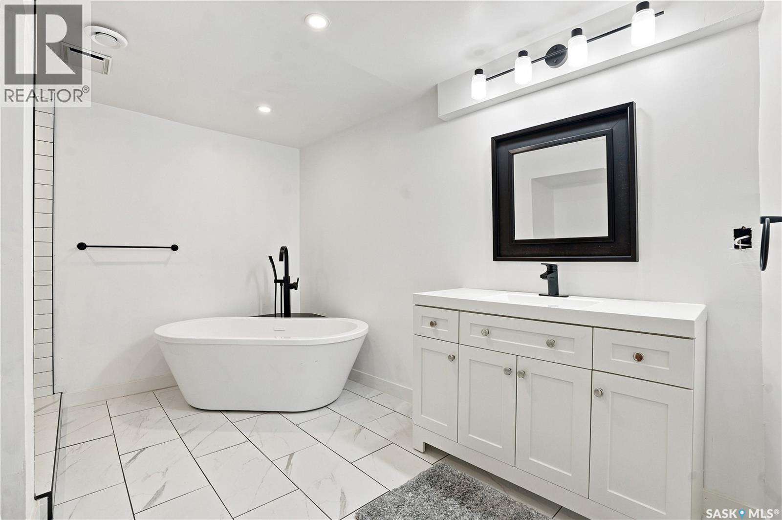 3445 11th STREET W - Image 40