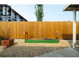 Living room - #10 1231 10 Street Sw, Salmon Arm, BC V1E0A5 Photo 12