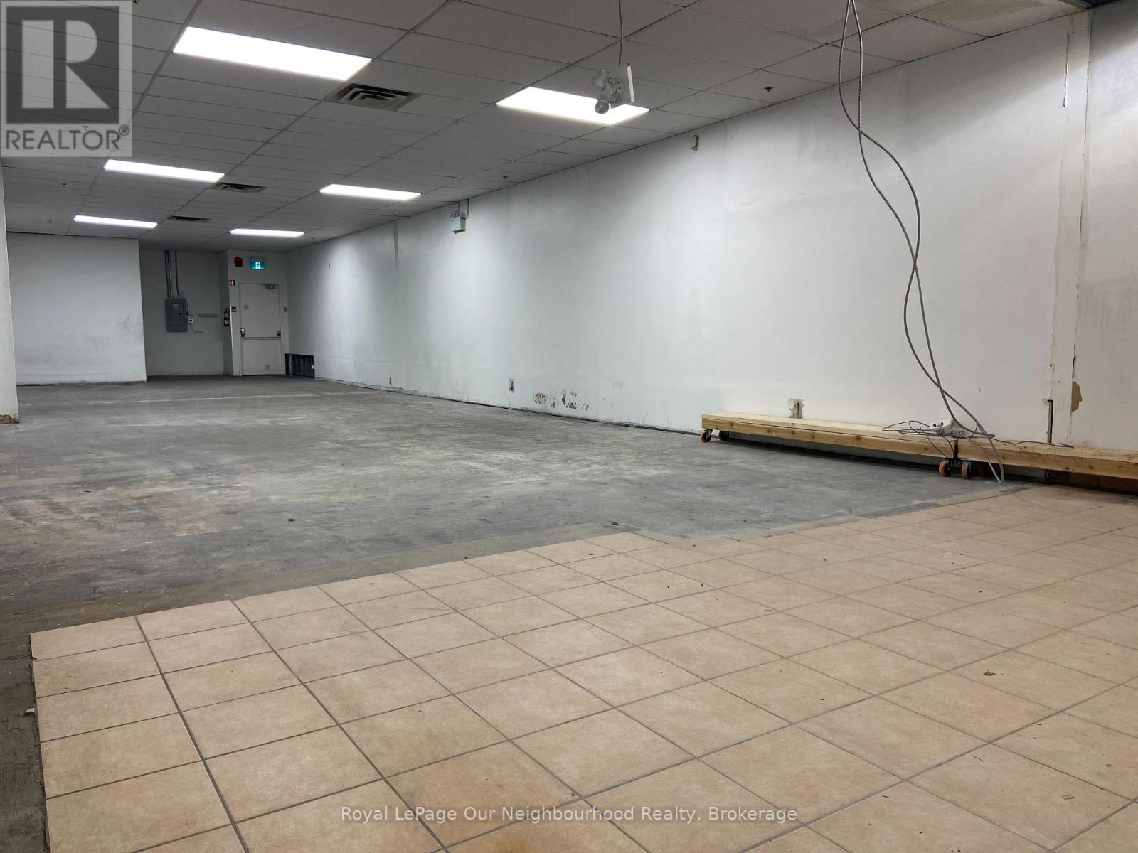 13 - 1135 LANSDOWNE STREET W