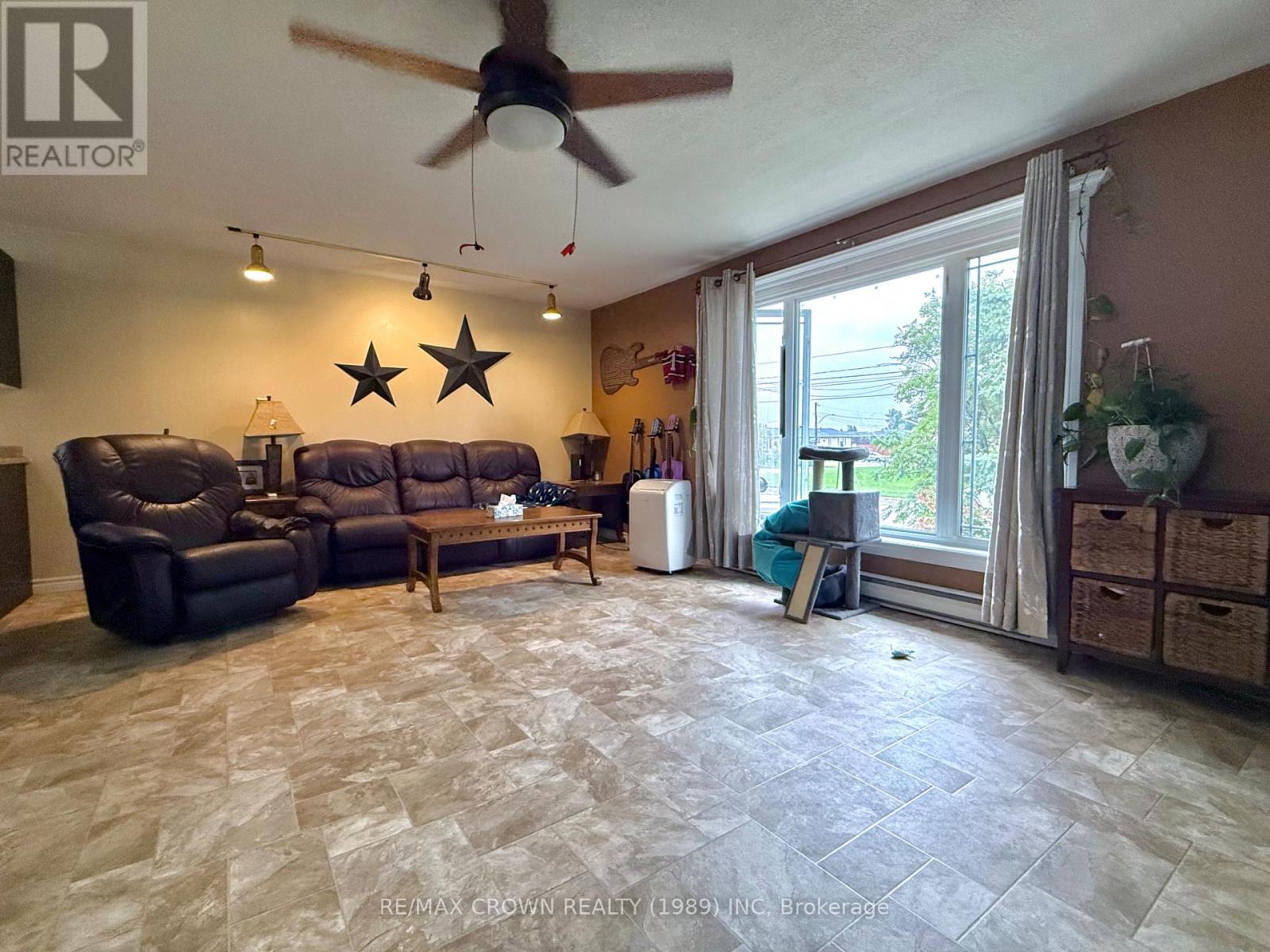 420 BRISSON BOULEVARD - 15