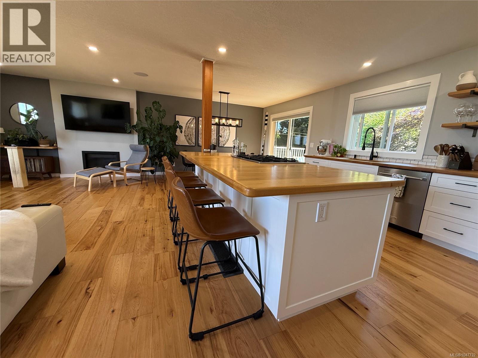 631 Warden Cds, Campbell River