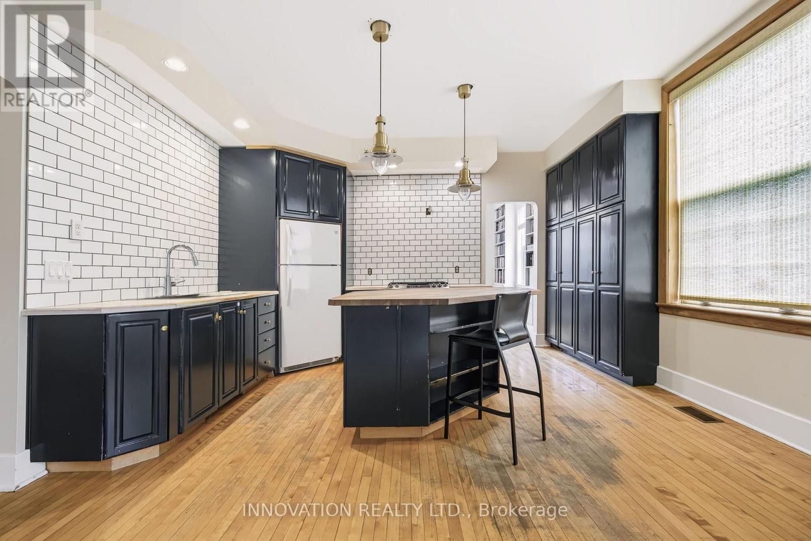 262 BELL STREET - Image 9