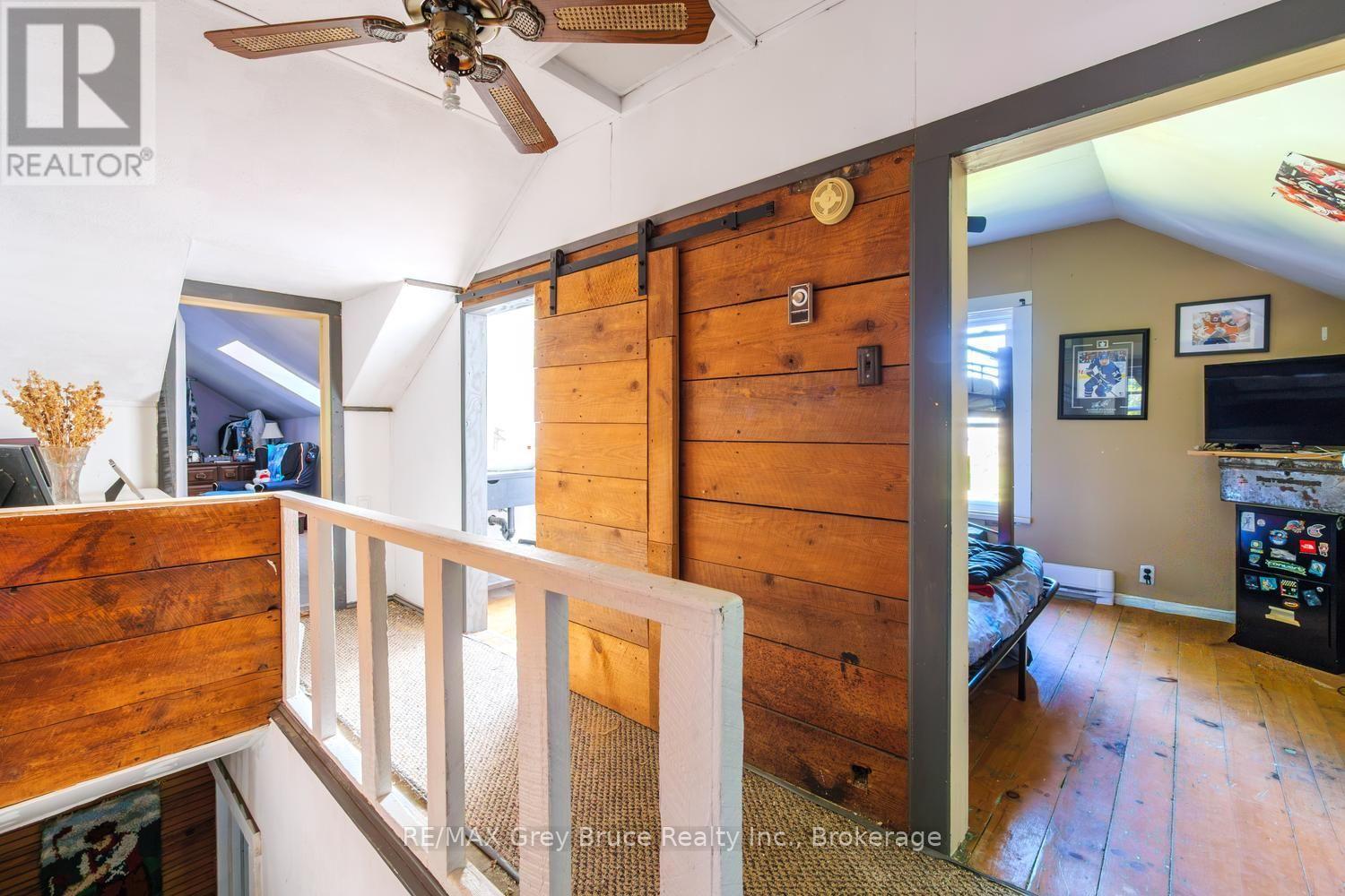 501306 GREY 1 ROAD - 24