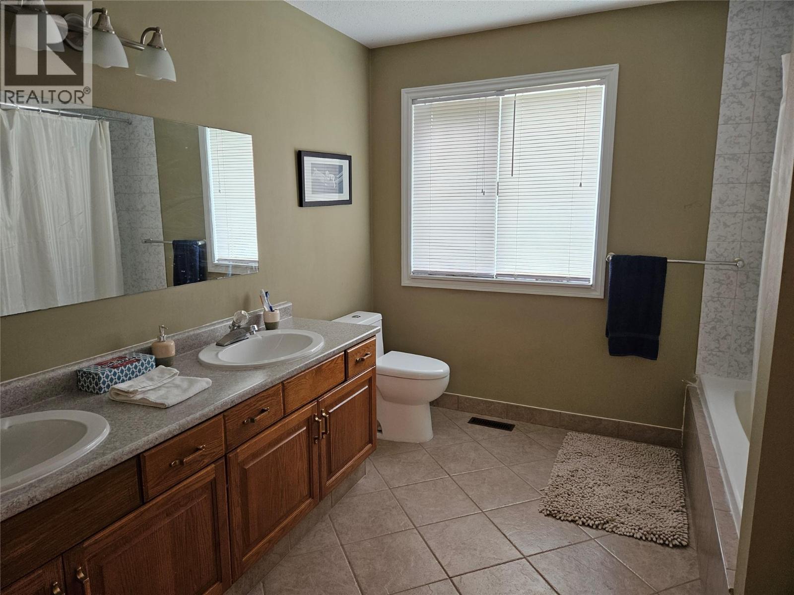 145 MOSTYN Road - 10