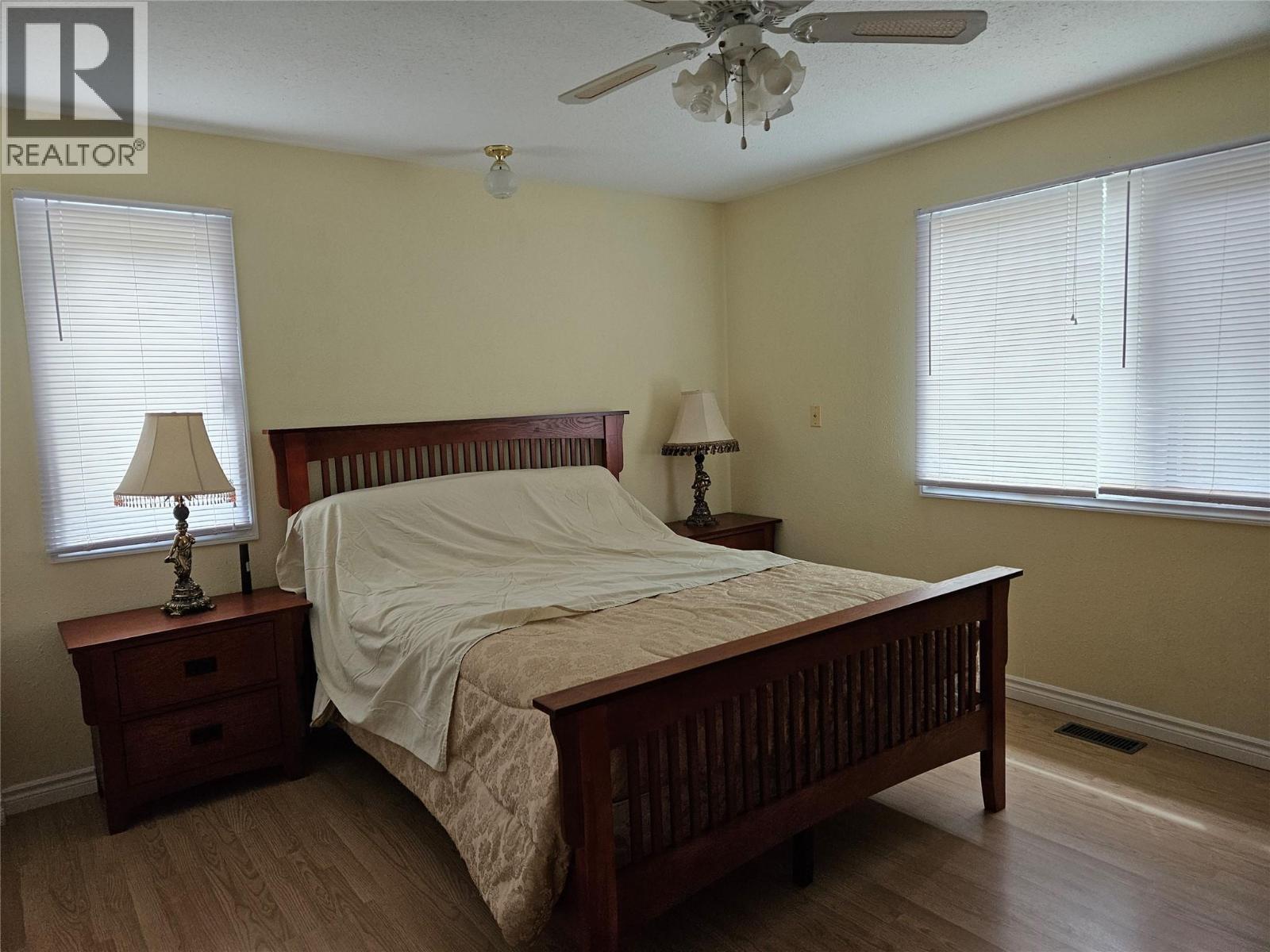 145 MOSTYN Road - Image 11