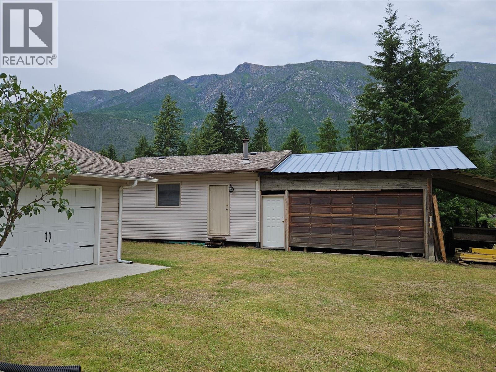 145 MOSTYN Road - Image 31