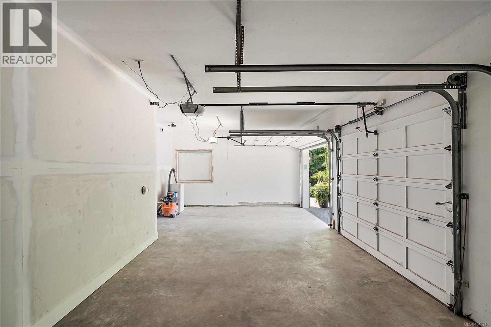 657 Cromarty Ave - 48