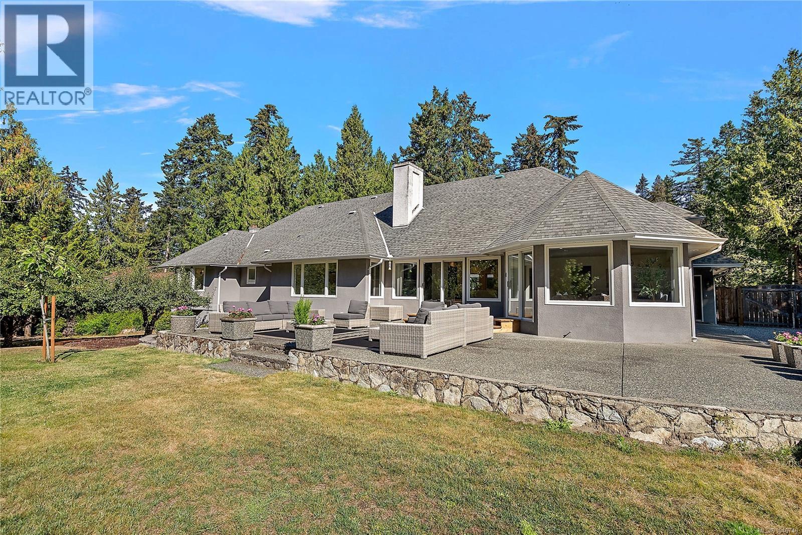 657 Cromarty Ave, North Saanich