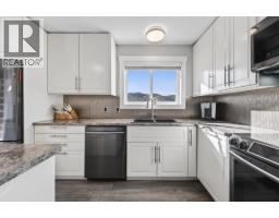 Full bathroom - 3197 Shuswap Road, Kamloops, BC V2H1T1 Photo 10