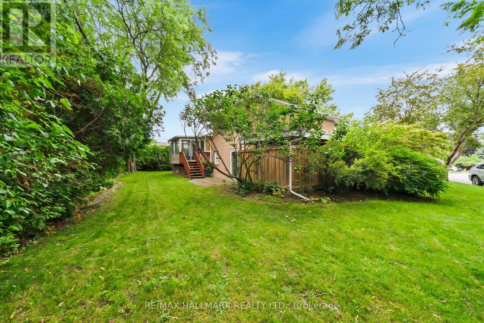 17 GREENYARDS DRIVE - 40
