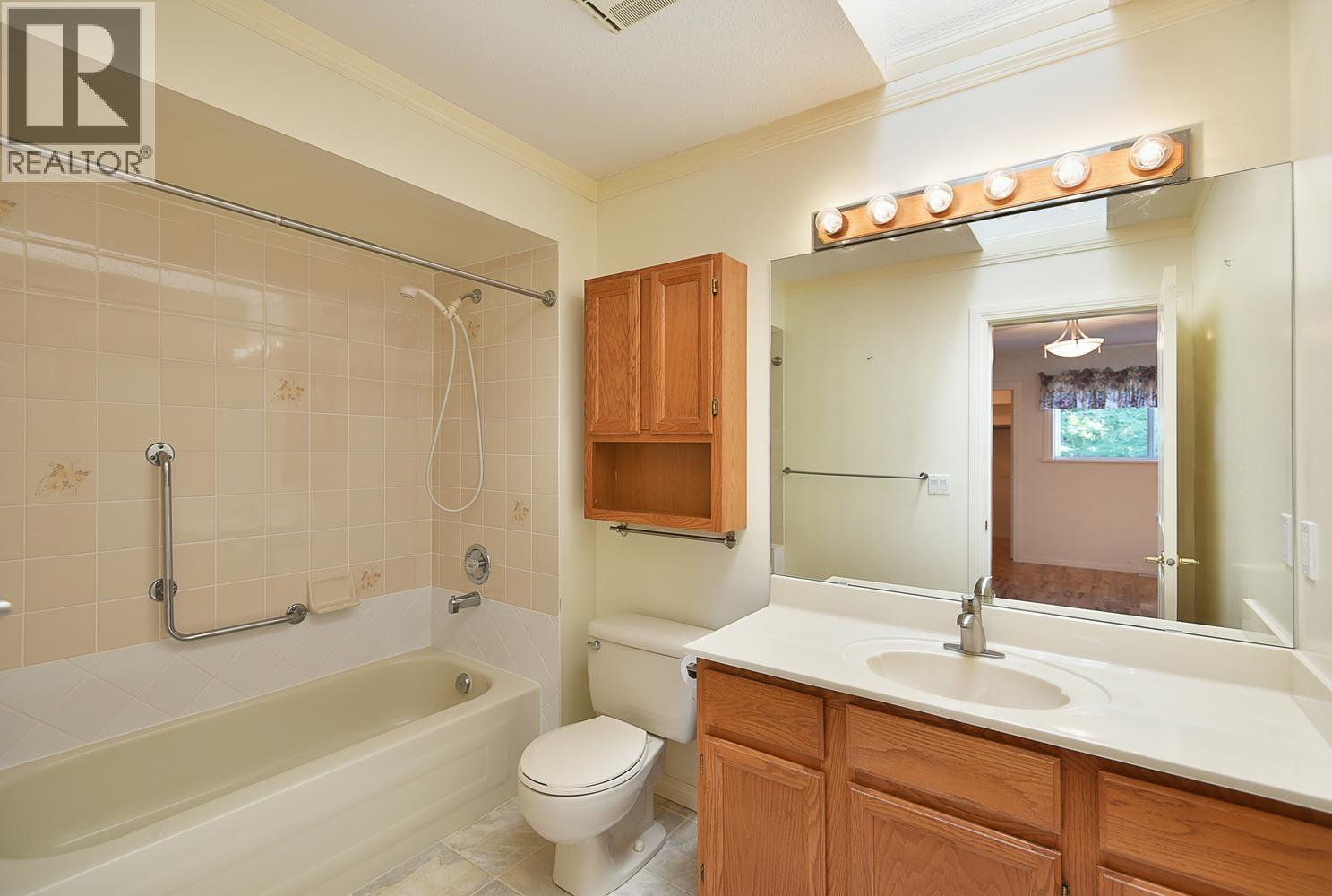 15 820 KIWANIS WAY, Gibsons