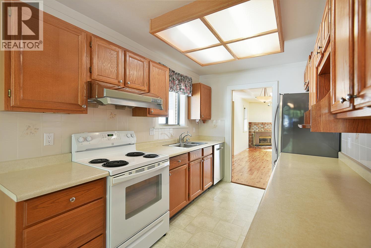 15 820 KIWANIS WAY, Gibsons