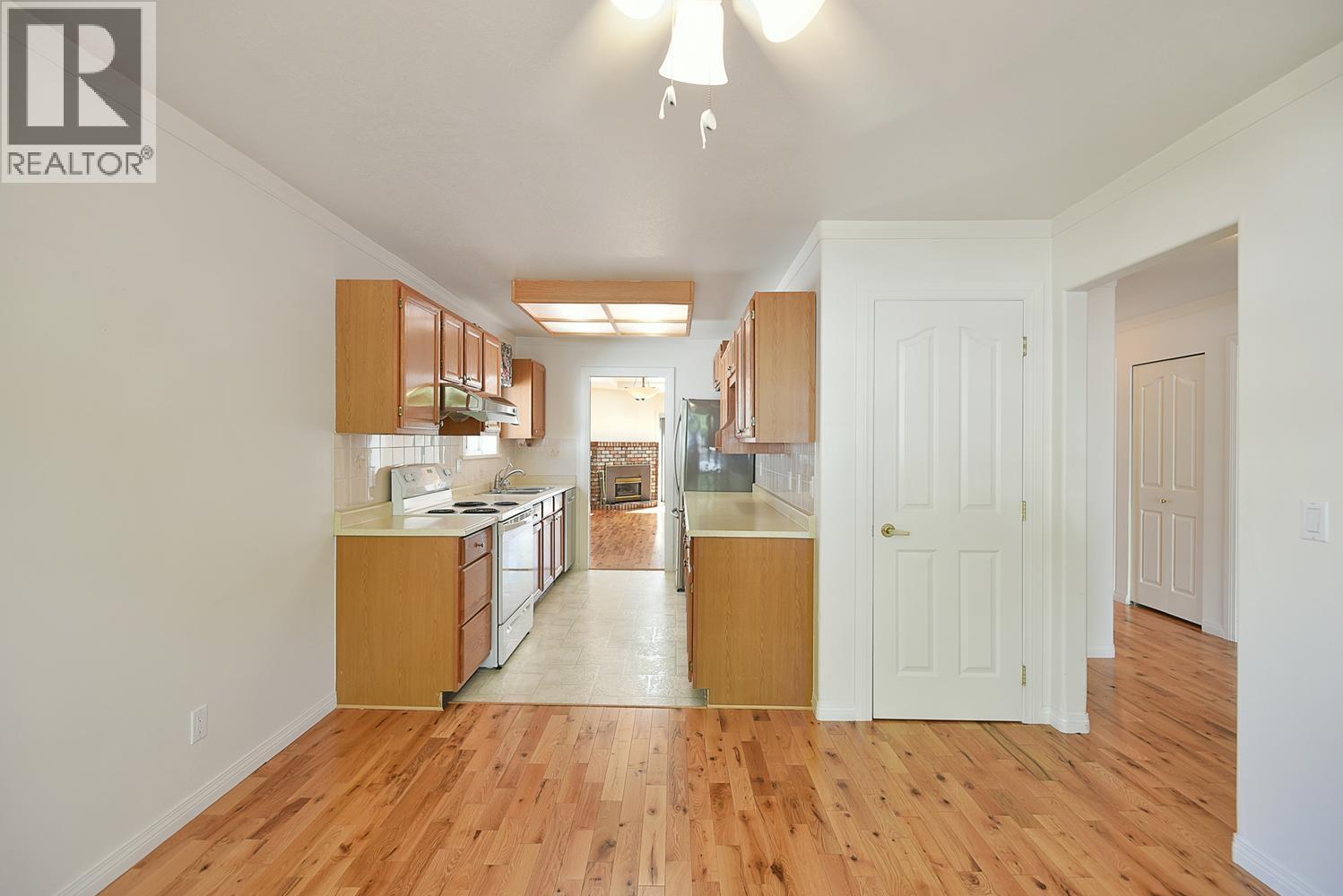 15 820 KIWANIS WAY, Gibsons