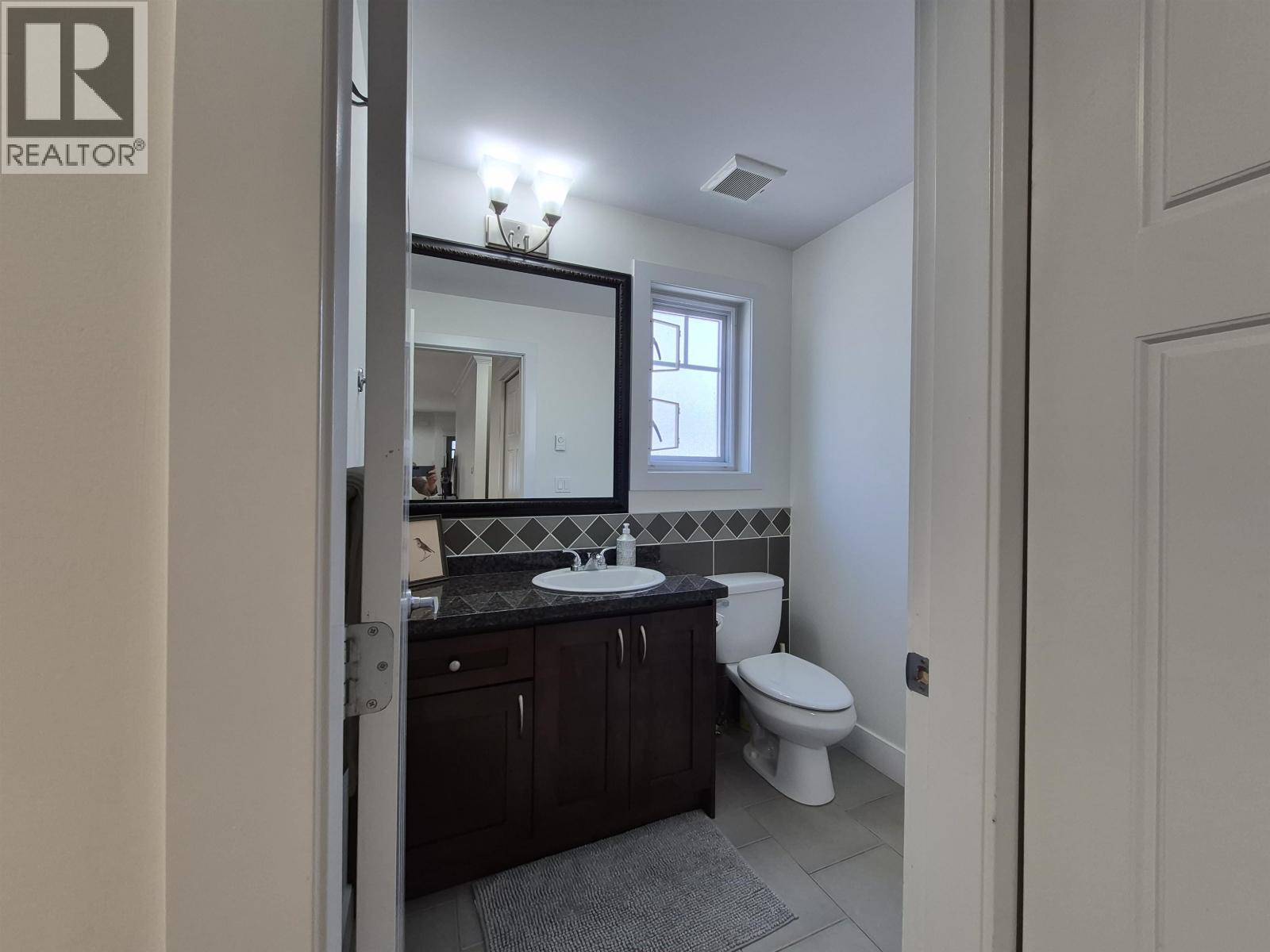 112 3333 DEWDNEY TRUNK ROAD — photo 4