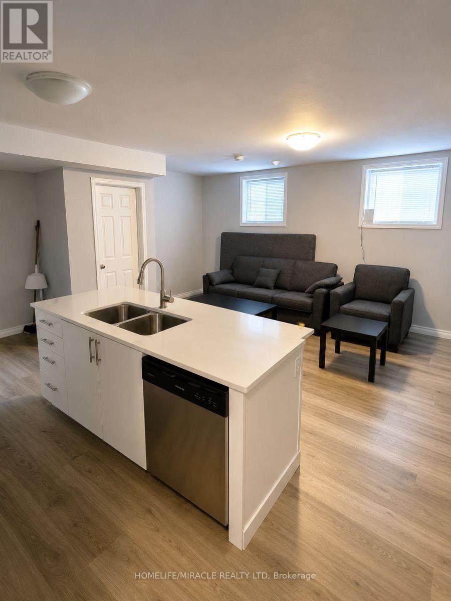 #9 252 Penetanguishene Road, Barrie (Georgian Drive), Ontario, L4M7C2, Barrie (Georgian Drive), Ontario — photo 5 of 5