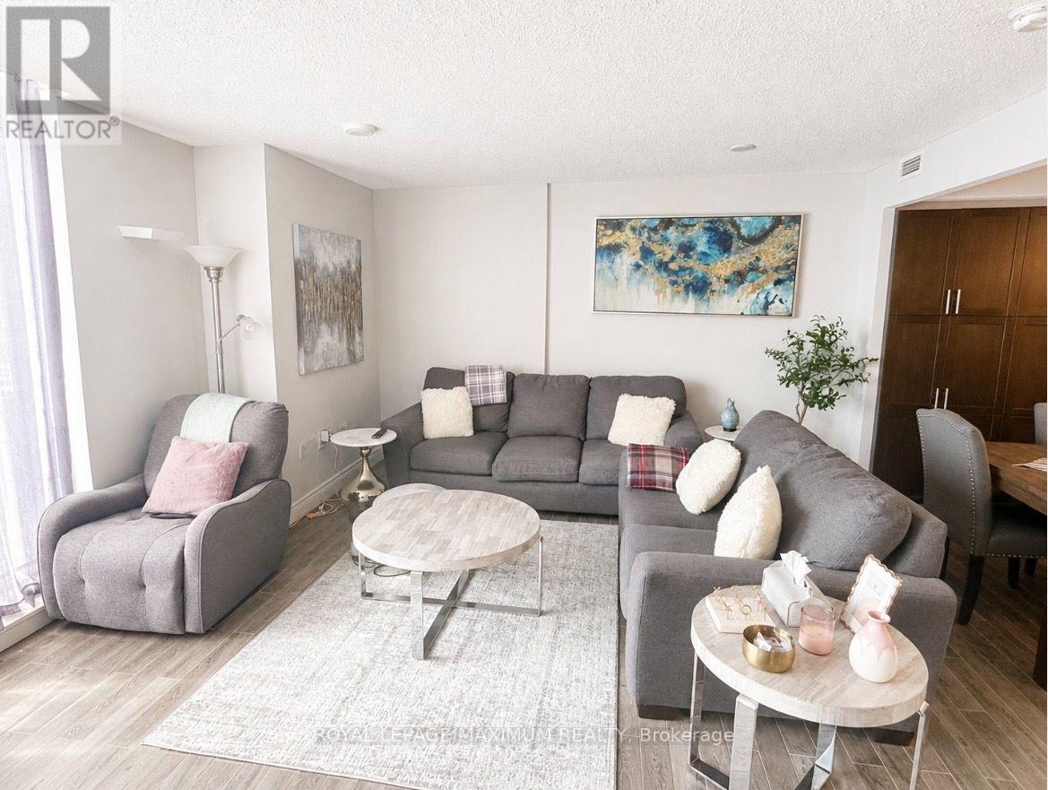 #814 800 LAWRENCE AVENUE W - 7