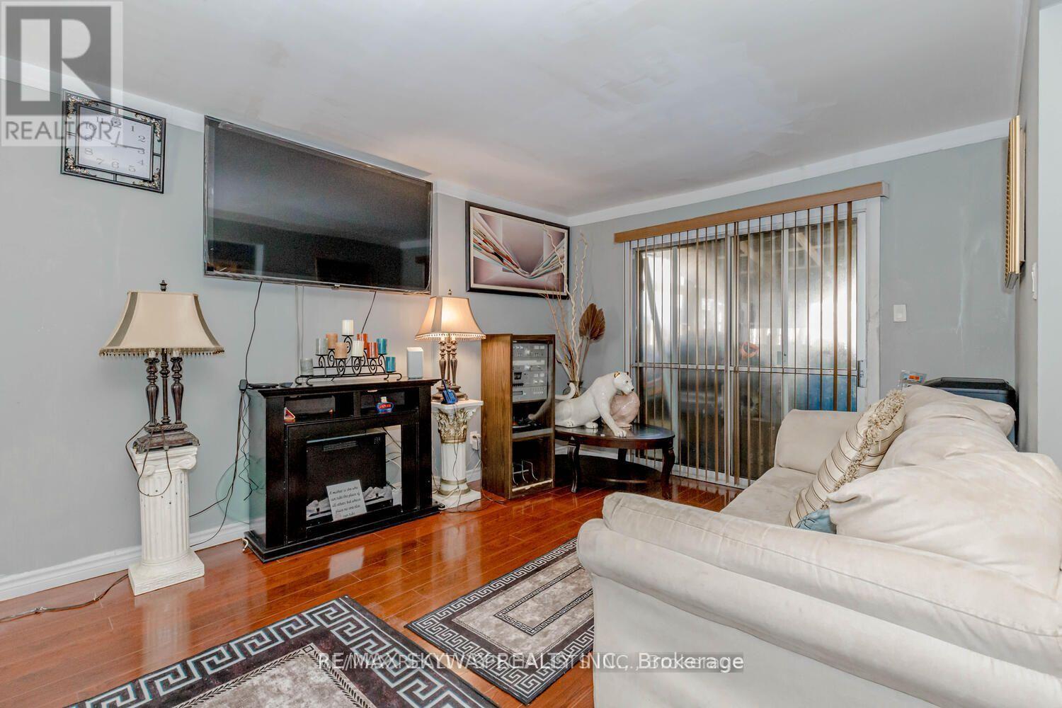 3 HERCULES COURT - 11
