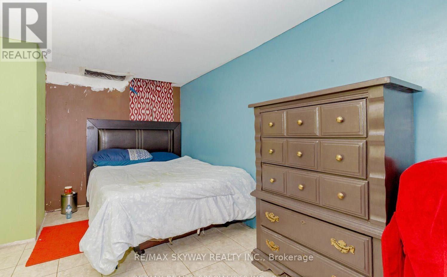 3 HERCULES COURT - 18