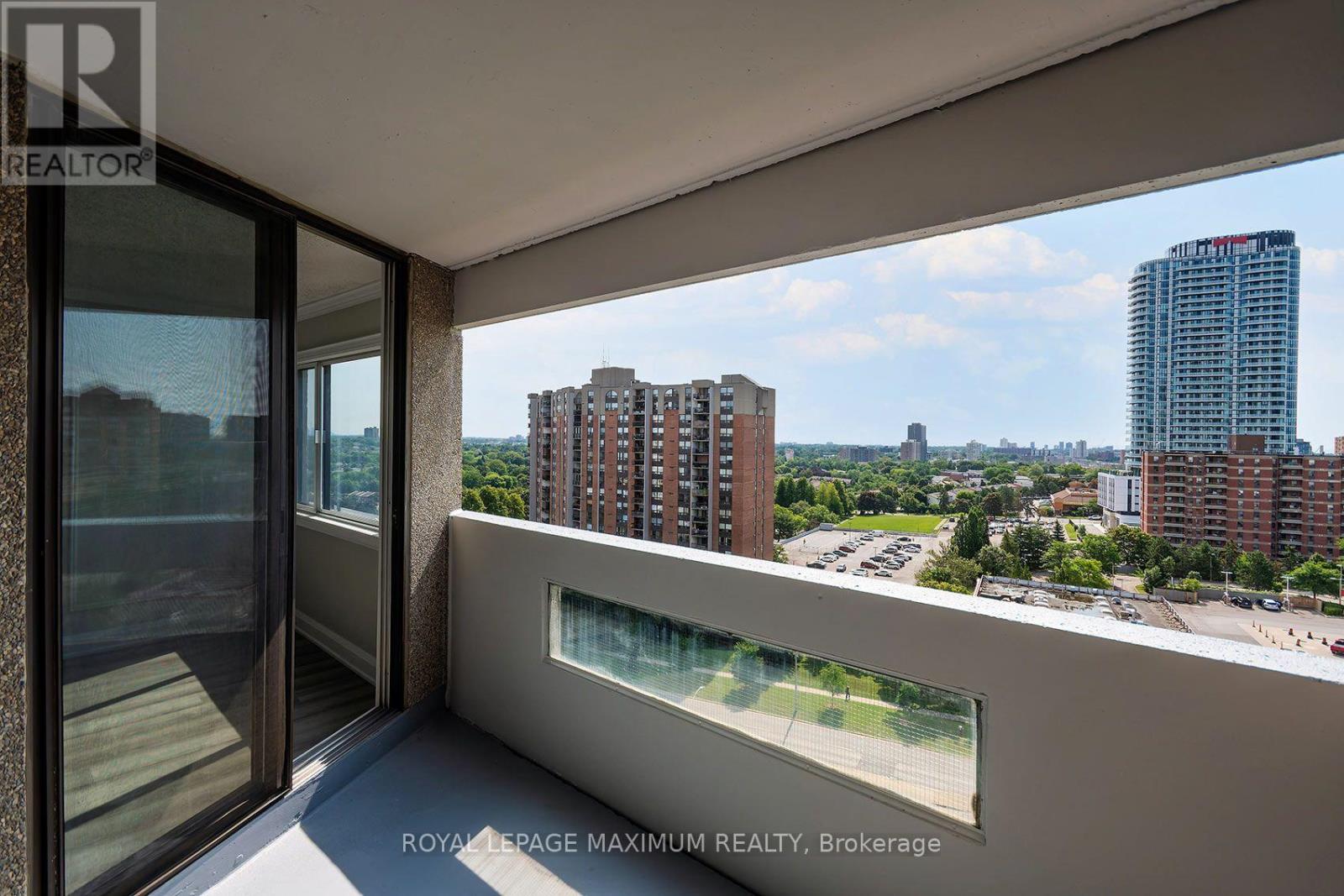 #1205 50 ELM DRIVE E - 16