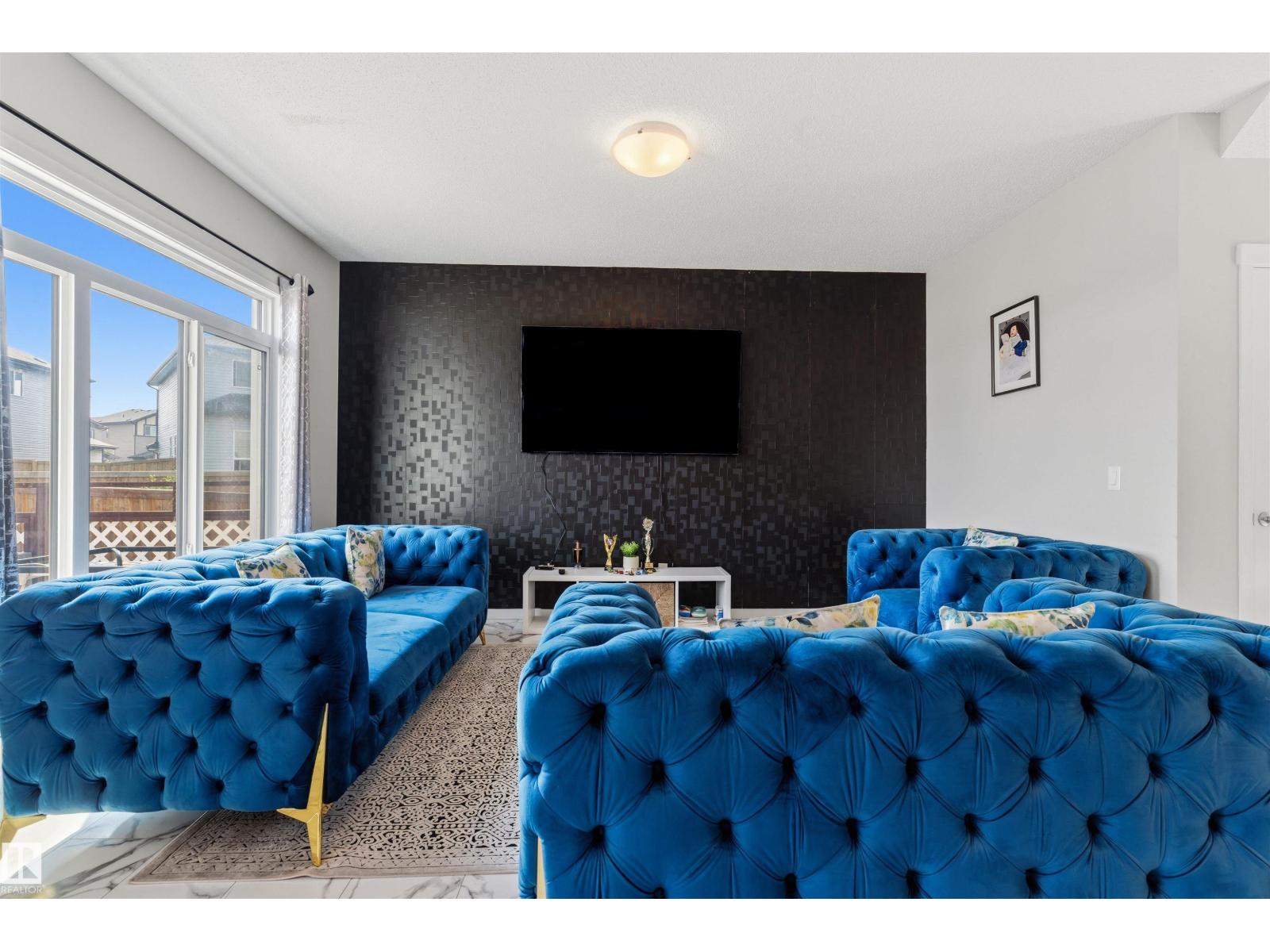 1103 26 AV NW - 13