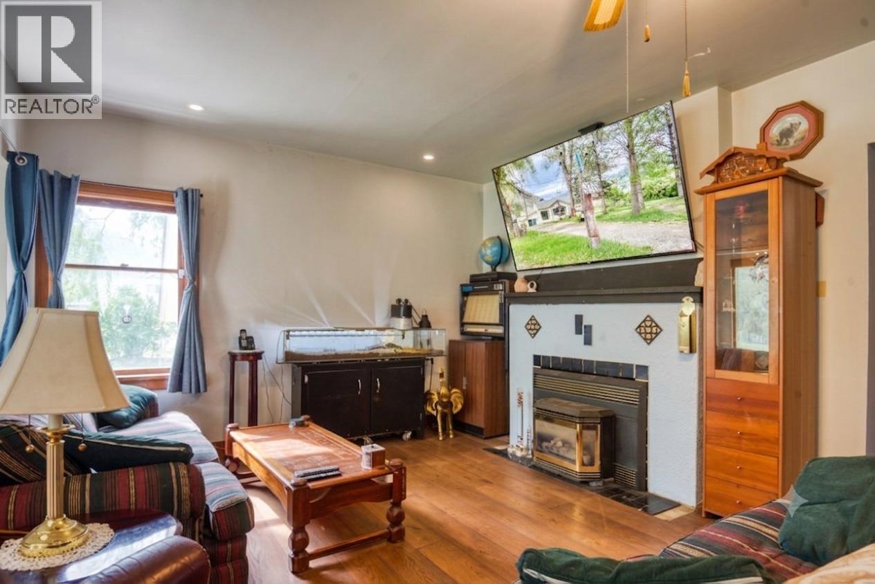 3038 10th Avenue - Image 6