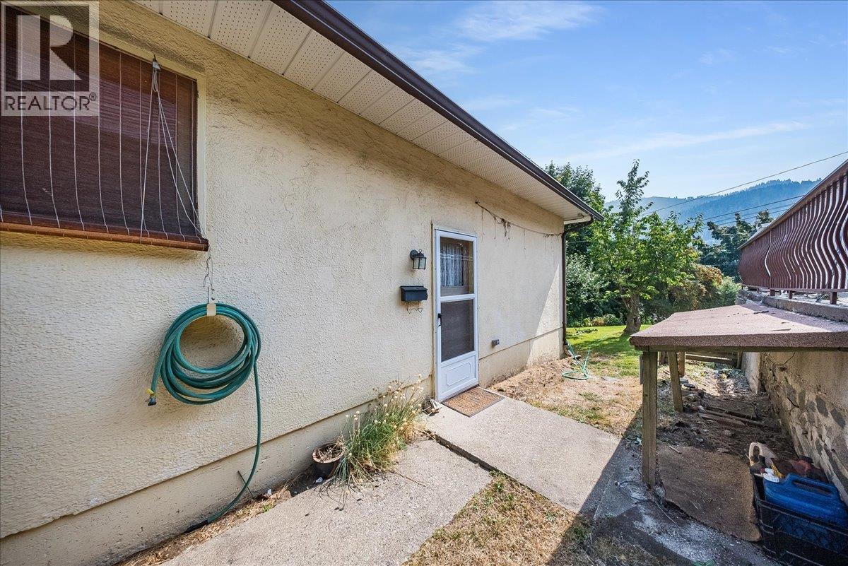 664 Forrest Drive, Warfield
