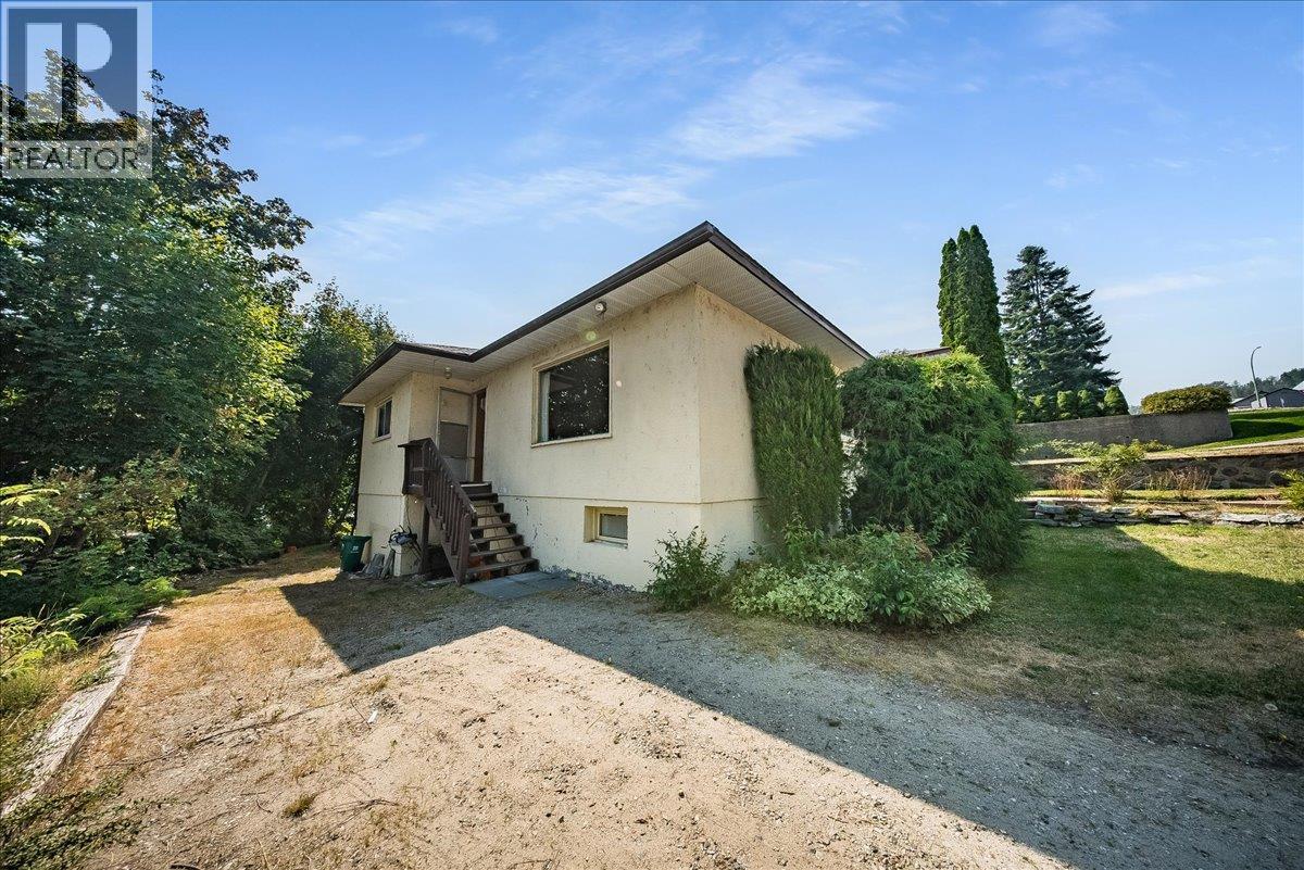 664 Forrest Drive, Warfield