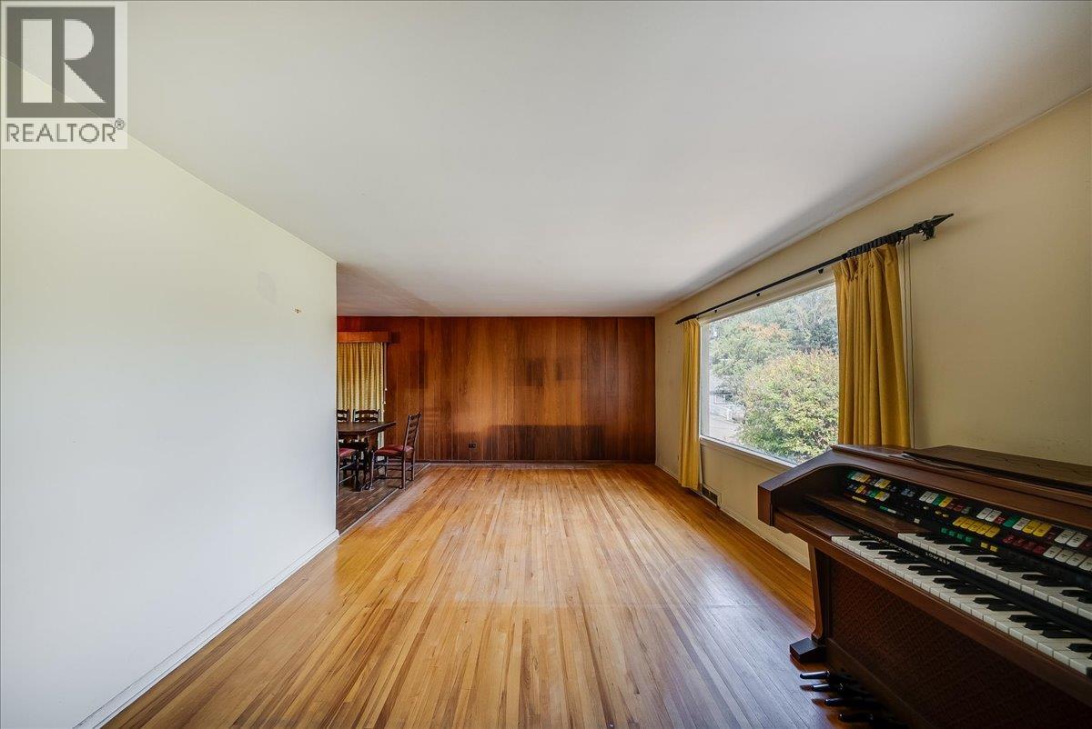 664 Forrest Drive, Warfield