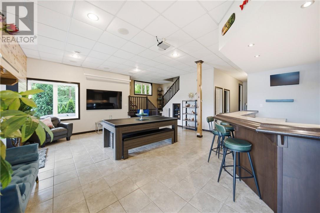317 Middle Lake - Image 35
