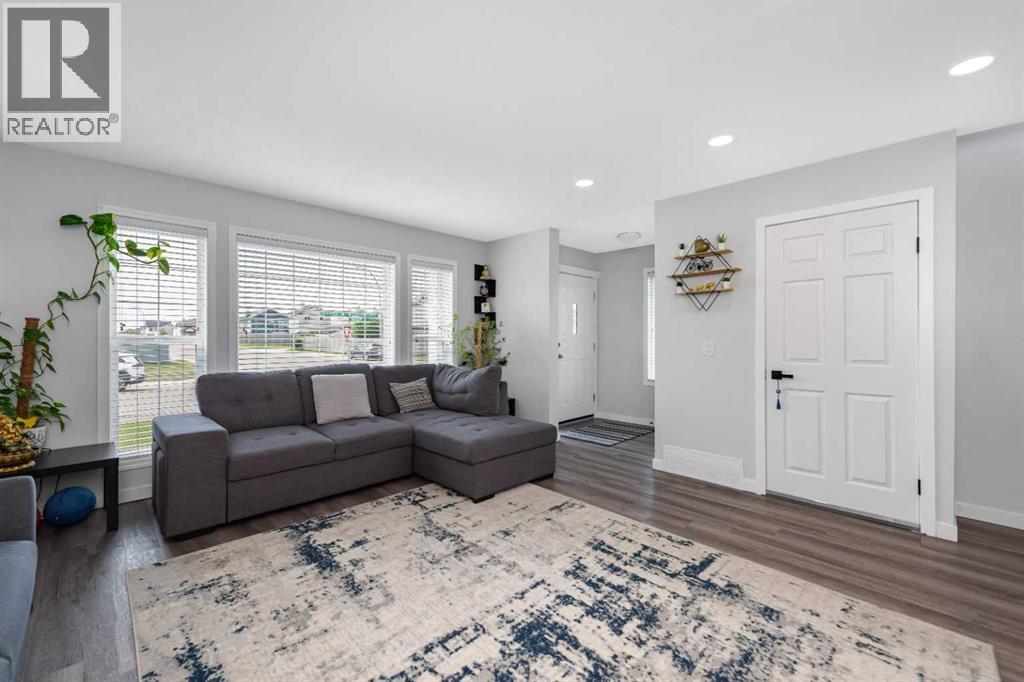 2 Saddlefield Crescent NE - Image 6