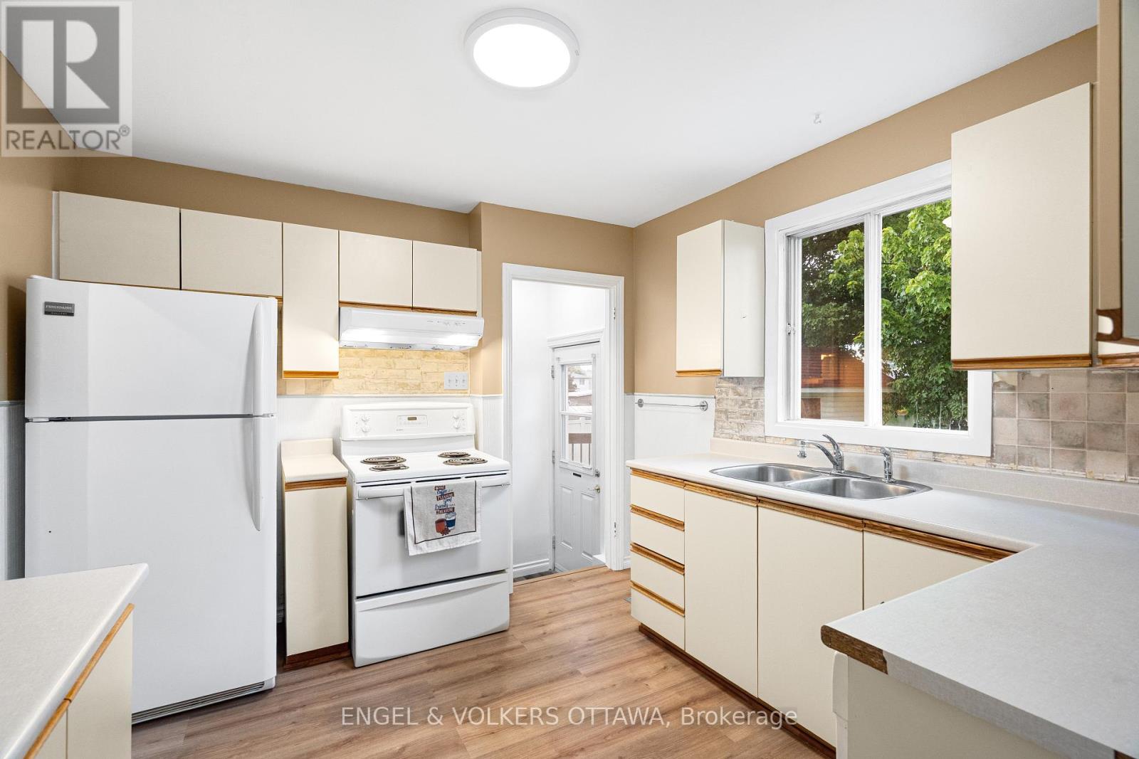 871 NOTRE DAME STREET - 17