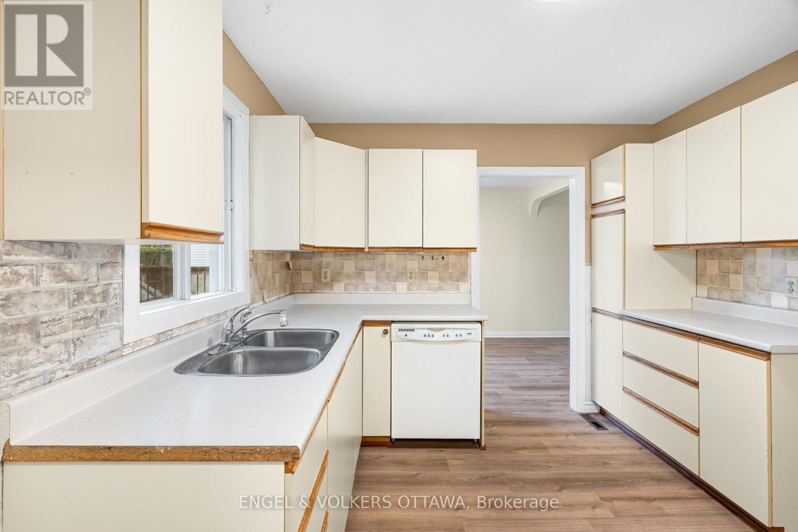 871 NOTRE DAME STREET - Image 21