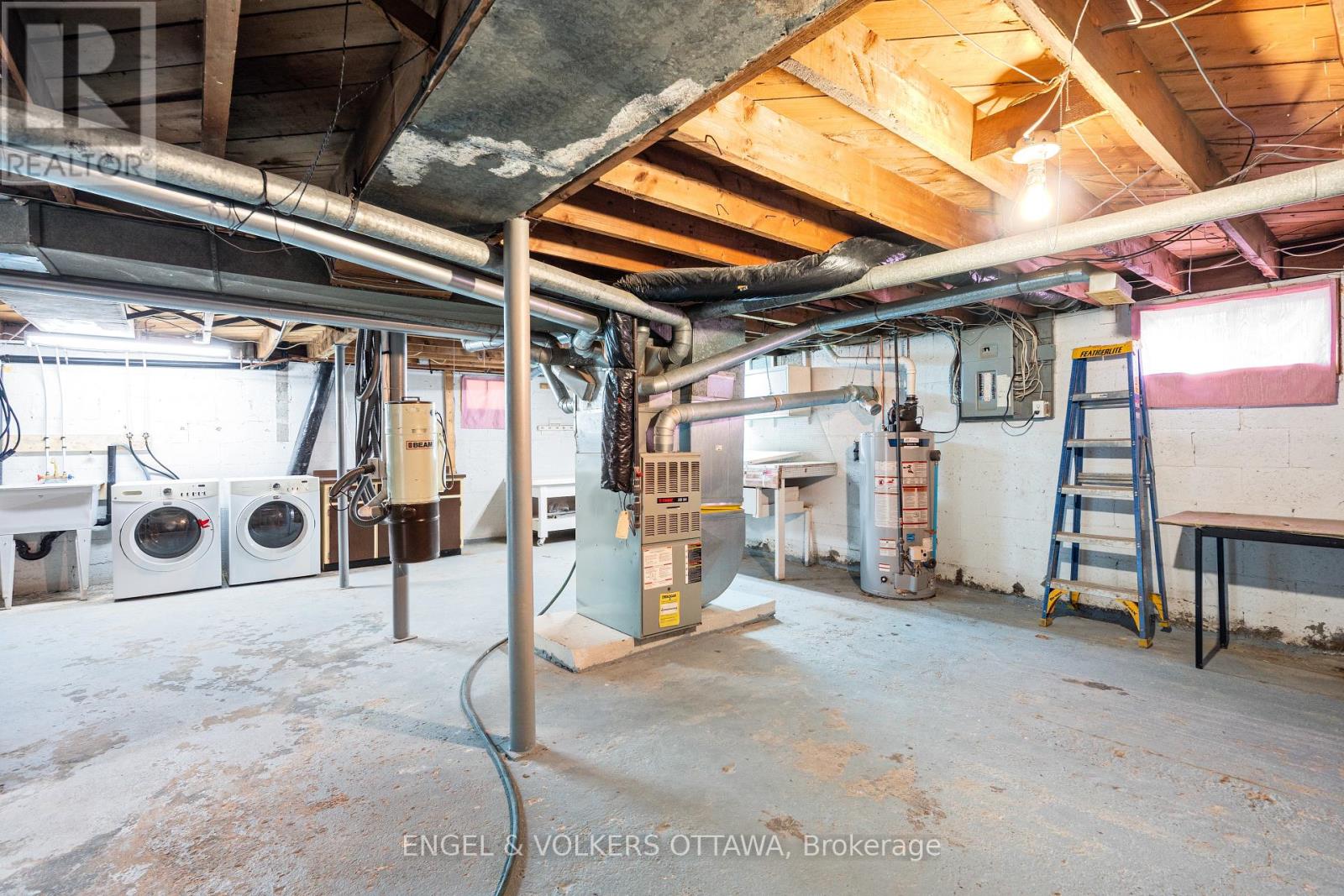 871 NOTRE DAME STREET - Image 38