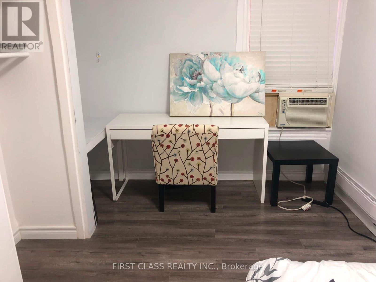 Photo of 524 Bathurst Street