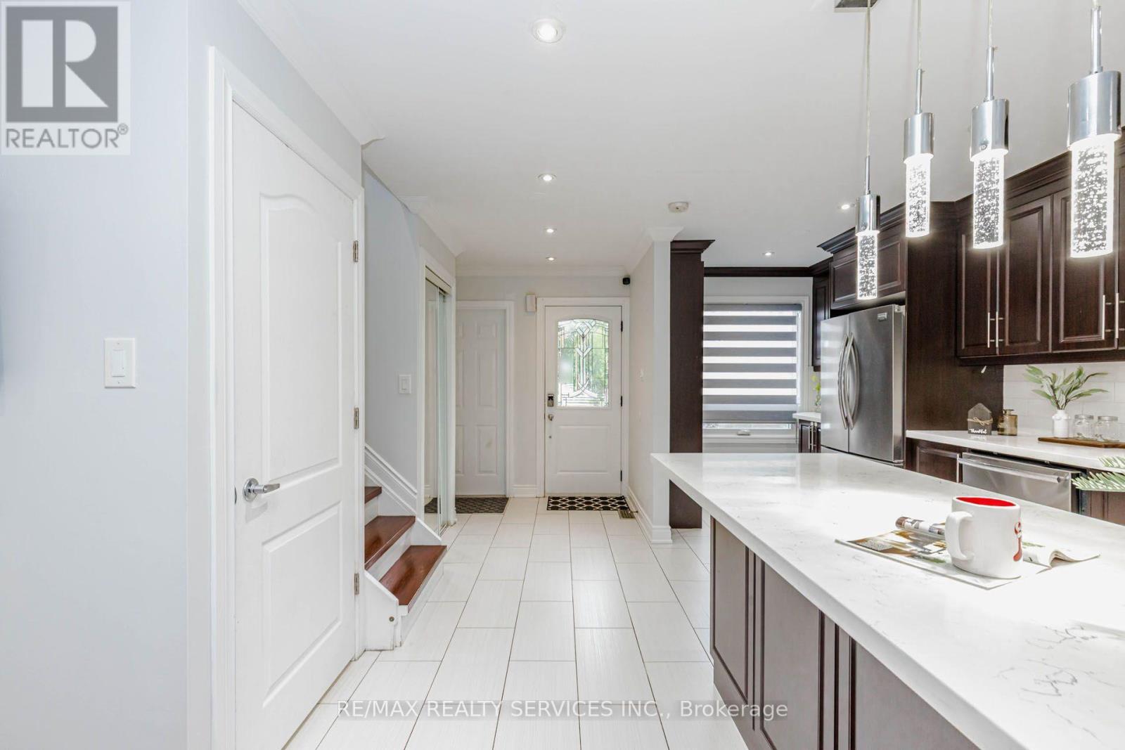 20 MURDOCH DRIVE - 12