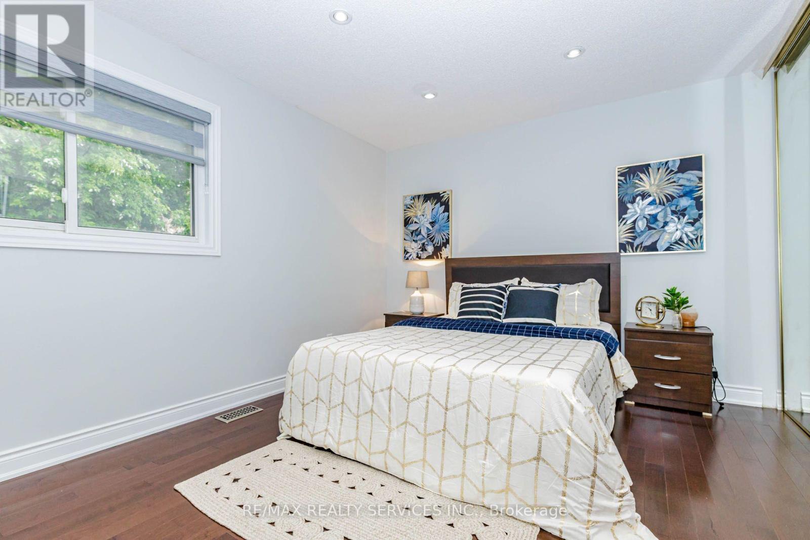 20 MURDOCH DRIVE - 18
