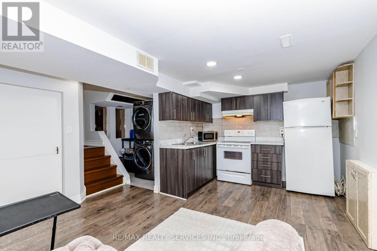 20 MURDOCH DRIVE - 36