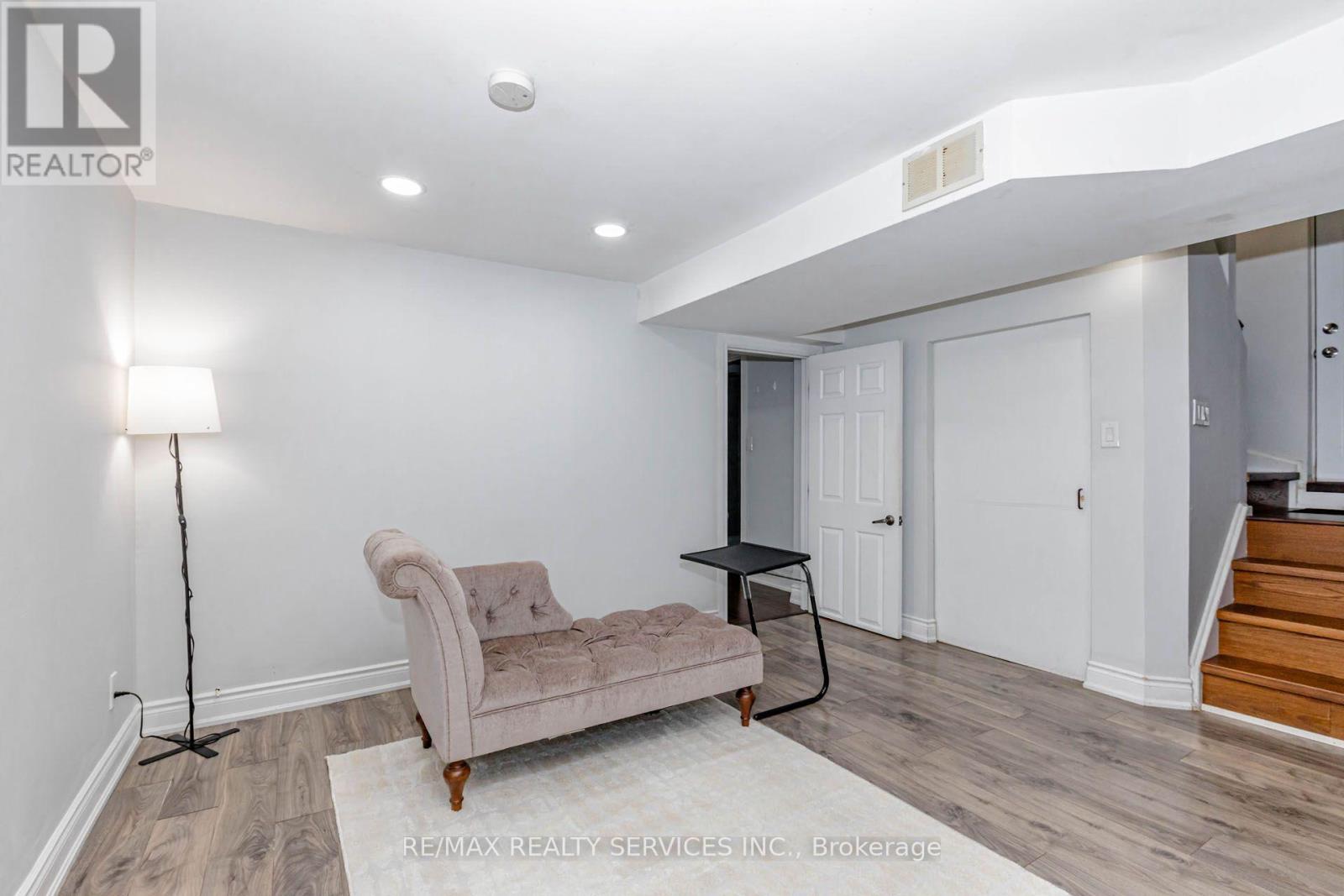 20 MURDOCH DRIVE - 42