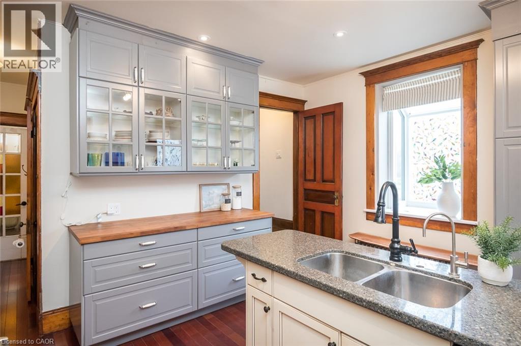207 WATERLOO Street N - Image 18