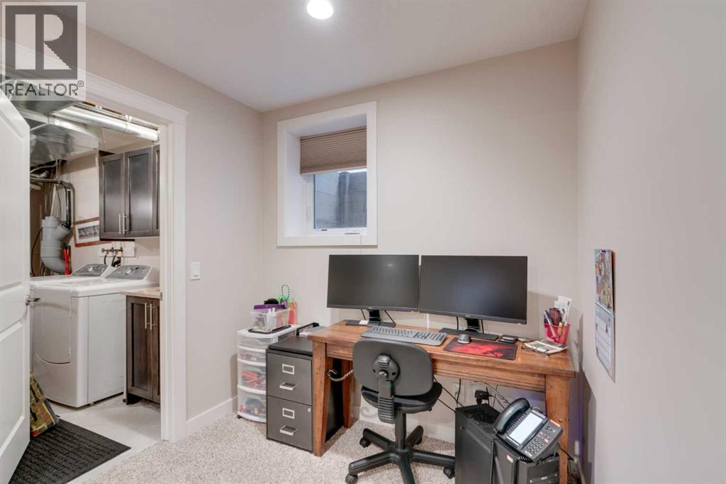 #2 309 15 Avenue NE - 21