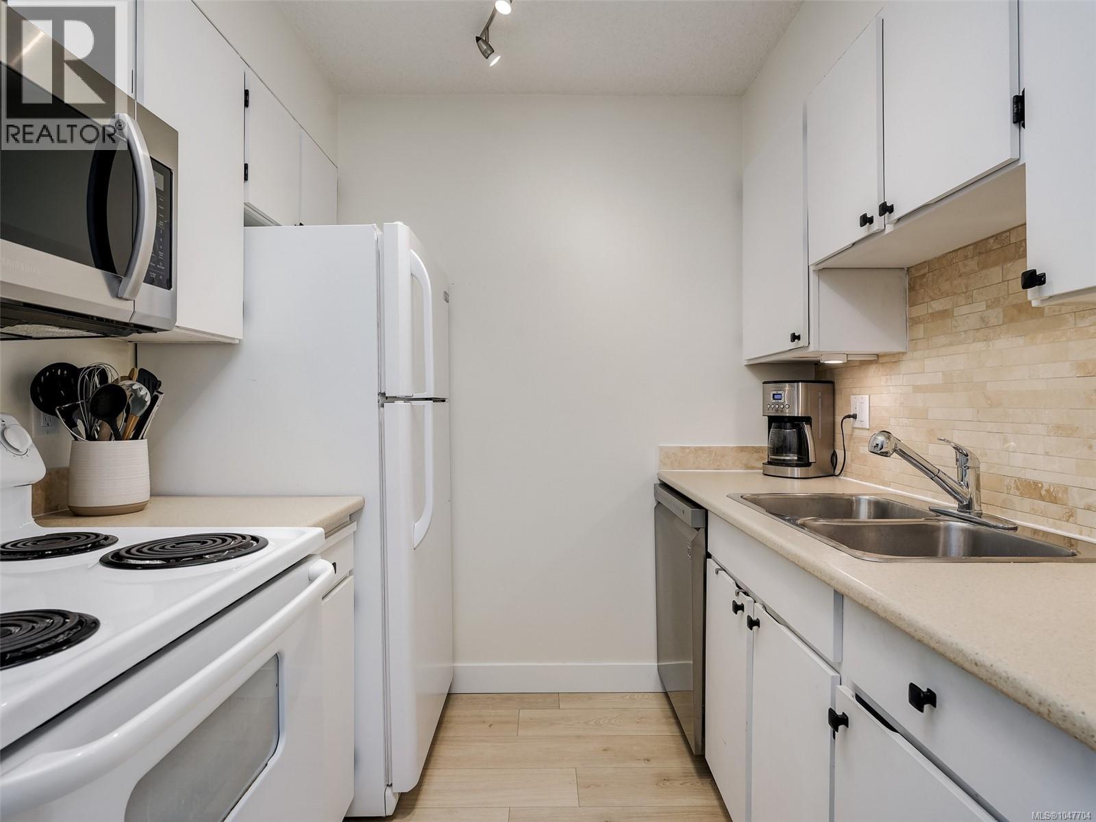 #103 327 Maitland St - 6