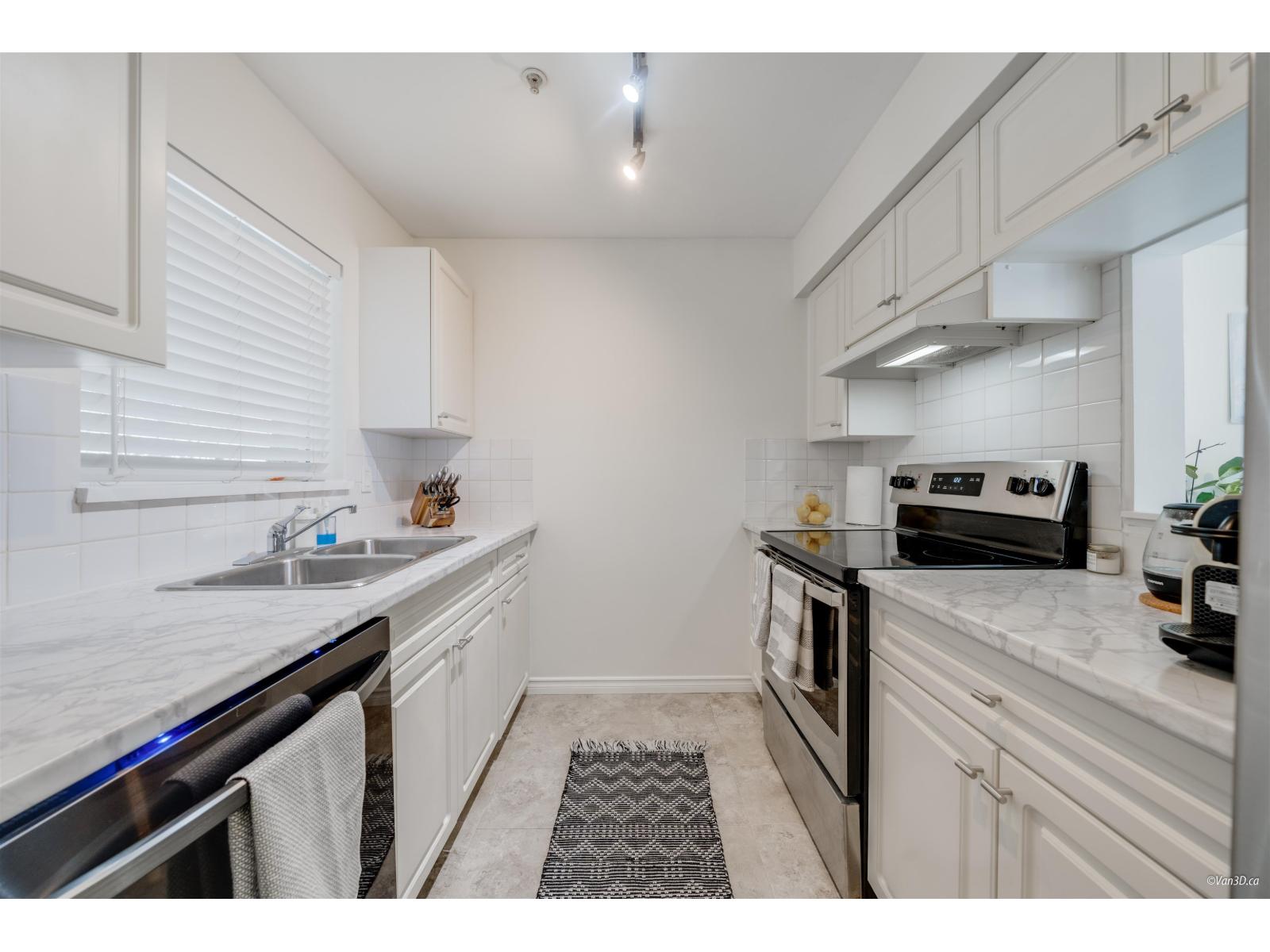 24 8892 208 STREET, Langley